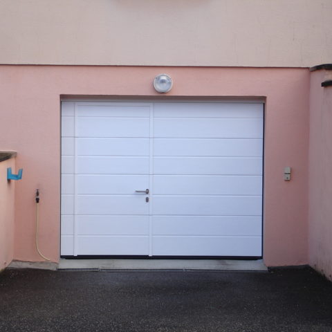Porte de garage sectionnelle portillon MULHOUSE 01