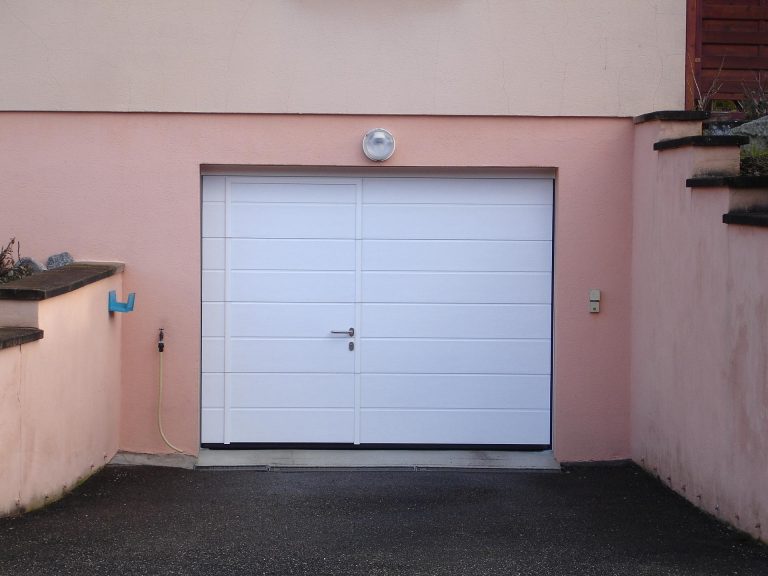 Réalisation Porte de garage sectionnelle portillon à Mulhouse AFM Bruckert