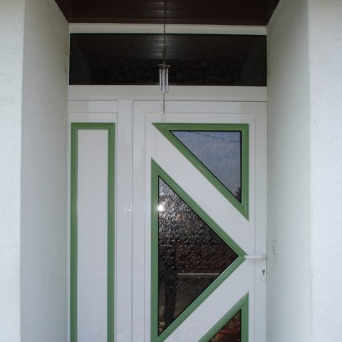 Fourniture et pose d’une porte d’entrée à UFFHOLTZ près de CERNAY en 2 couleurs